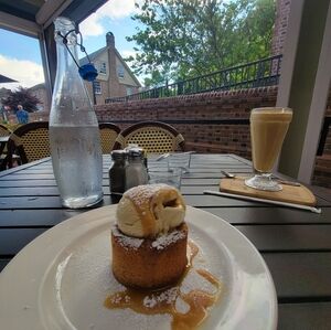 Meet your Posher, Corrina